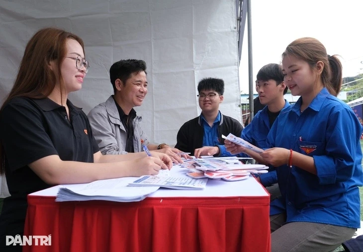 Lao động đi 350km tìm việc ở công ty có mức tiền thưởng hơn 10 triệu đồng