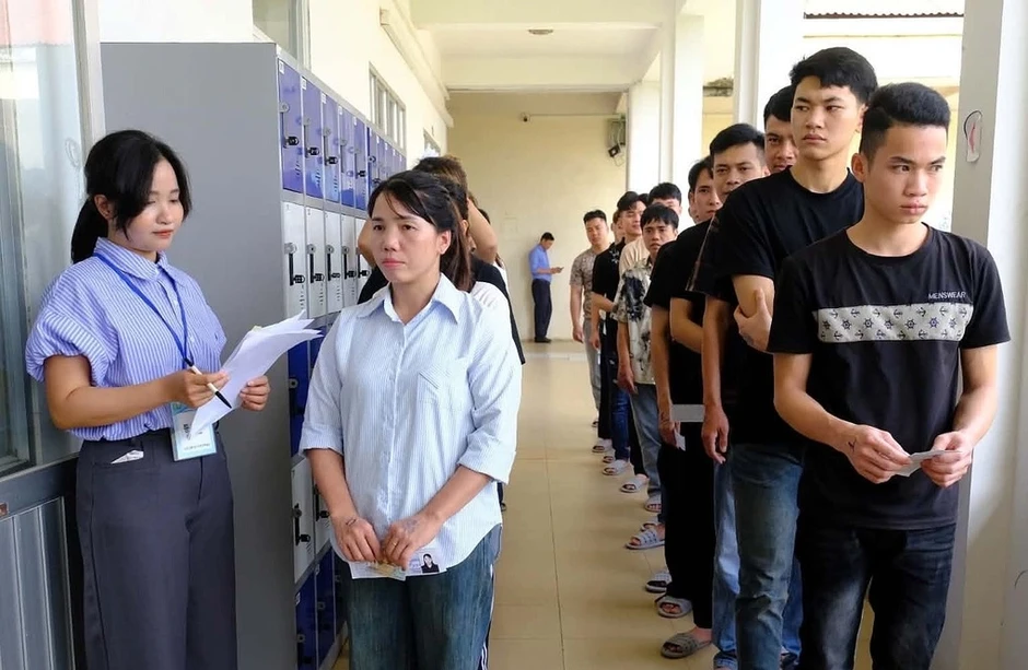 Lao động hết hợp đồng không về nước bị phạt 100 triệu đồng Lao động hết hợp đồng không về nước bị phạt 100 triệu đồng