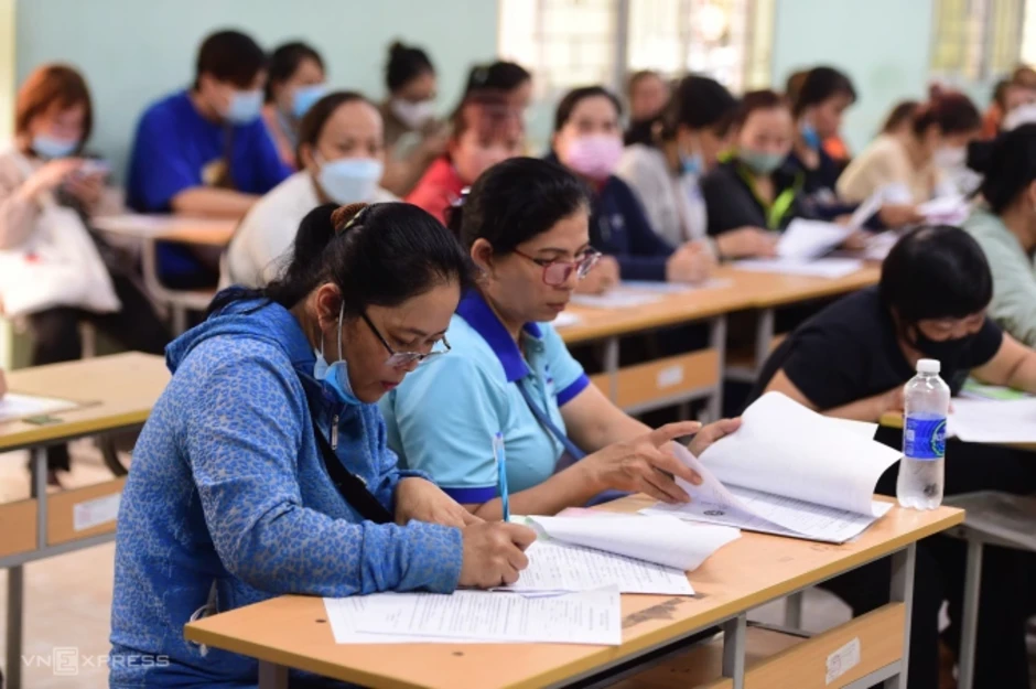 Lao động trung niên tìm việc nhiều nhưng thị trường tuyển ít Lao động trung niên tìm việc nhiều nhưng thị trường tuyển ít