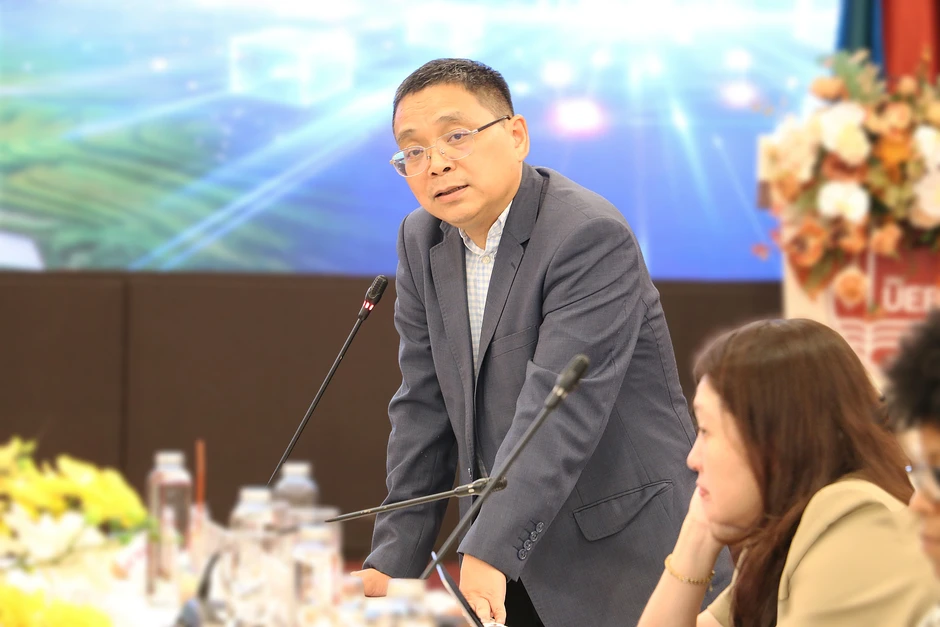 Lao động Việt cần nâng "năng lực chống chịu" thay vì dựa vào giá rẻ Lao động Việt cần nâng "năng lực chống chịu" thay vì dựa vào giá rẻ