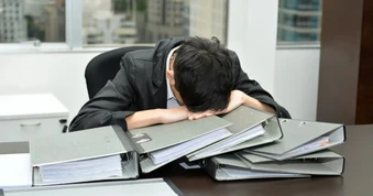 Lập trình viên tử vong trong nhà vệ sinh không tính là tai nạn lao động