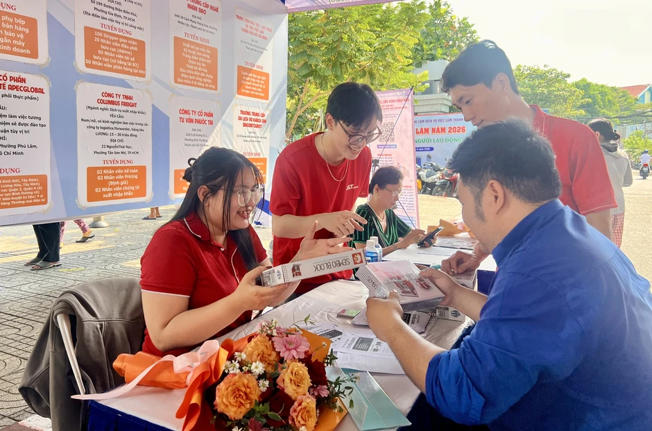 Lương công nhân lên đến 33 triệu đồng/tháng tại sàn việc làm phường Minh Phụng Lương công nhân lên đến 33 triệu đồng/tháng tại sàn việc làm phường Minh Phụng