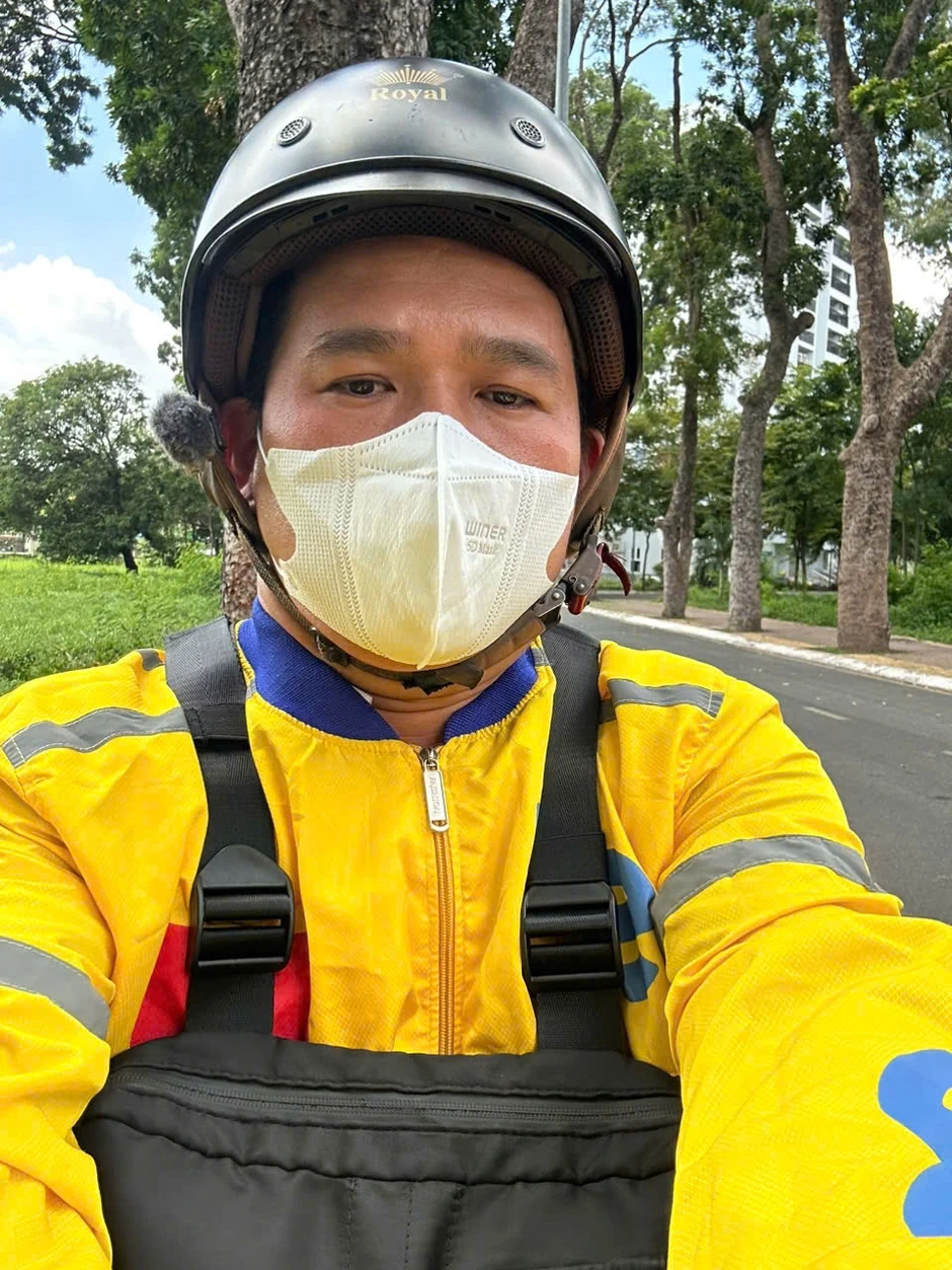 Lương tháng 25 triệu đồng, nhân viên văn phòng tối về vẫn chạy xe công nghệ