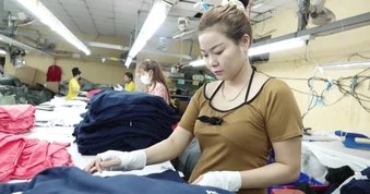 Miễn thuế thu nhập cá nhân với tiền làm đêm, làm thêm giờ