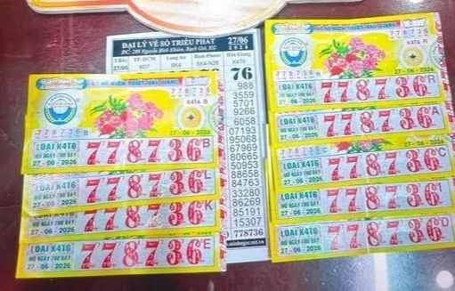 Ngày cuối tuần chồng dẫn vợ đi đổi thưởng độc đắc 18 tỷ đồng Ngày cuối tuần chồng dẫn vợ đi đổi thưởng độc đắc 18 tỷ đồng