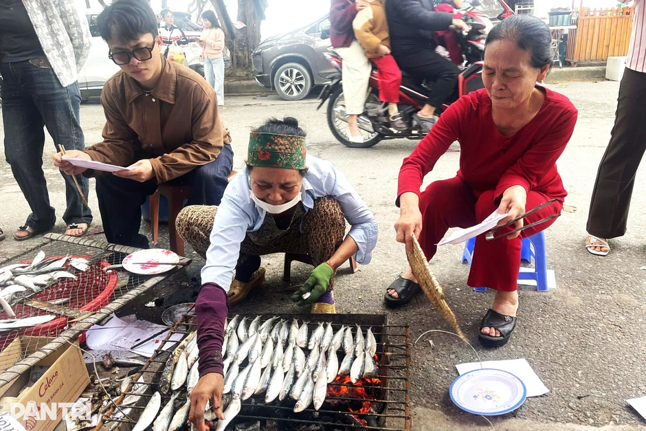 Nghề canh lửa cạnh ngôi đền thiêng cho thu nhập tiền triệu mỗi ngày Nghề canh lửa cạnh ngôi đền thiêng cho thu nhập tiền triệu mỗi ngày
