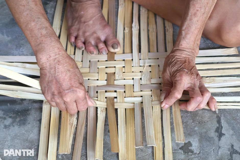 Nghề lãi ít nhưng các lão nông U80 vẫn cặm cụi giữ gìn Nghề lãi ít nhưng các lão nông U80 vẫn cặm cụi giữ gìn