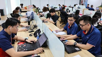 Người đi làm dùng AI 6 giờ, mất thêm 6,4 giờ để 'hầu' AI