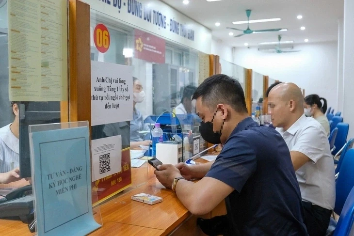 Người lao động nộp hồ sơ bảo hiểm thất nghiệp trực tuyến giúp giảm đi lại Người lao động nộp hồ sơ bảo hiểm thất nghiệp trực tuyến giúp giảm đi lại