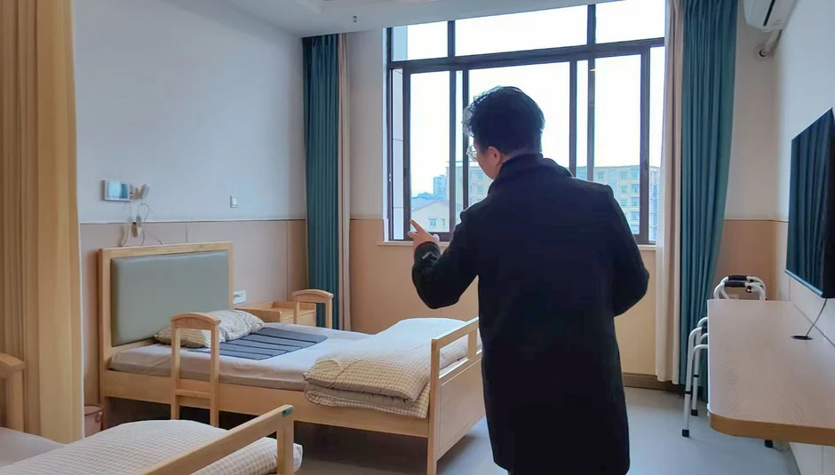 Người trẻ kiếm gần 400.000 đồng/lần làm môi giới viện dưỡng lão