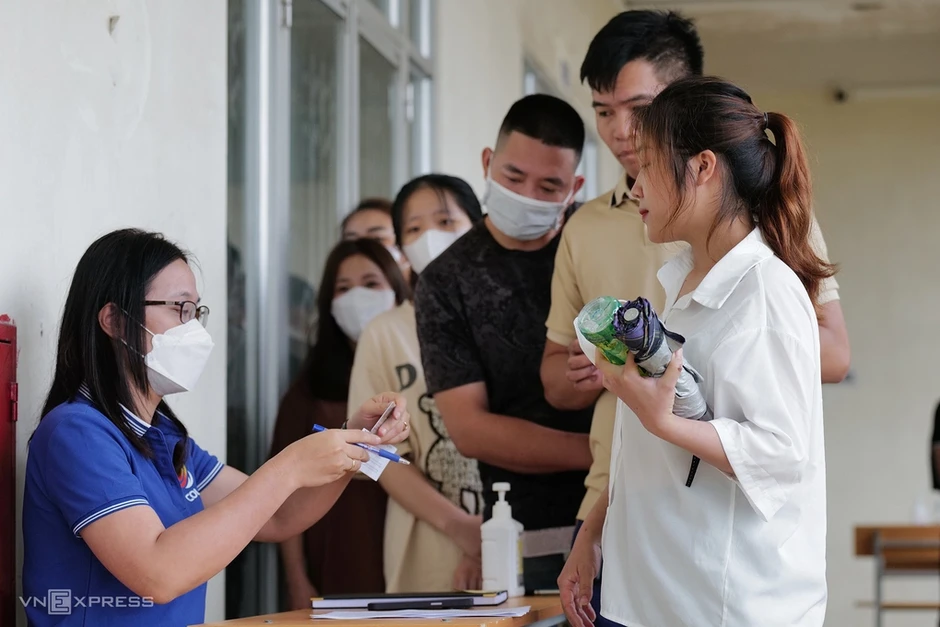 Người Việt đi làm việc ở nước ngoài ngày càng trẻ Người Việt đi làm việc ở nước ngoài ngày càng trẻ