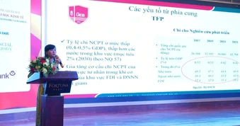 Nguy cơ mắc kẹt trong "bẫy gia công", lao động Việt cần gì để bứt lên?