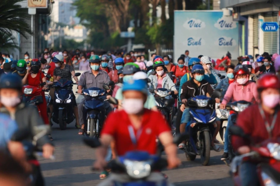 Nhà máy 'chạy đua' hút công nhân Nhà máy 'chạy đua' hút công nhân