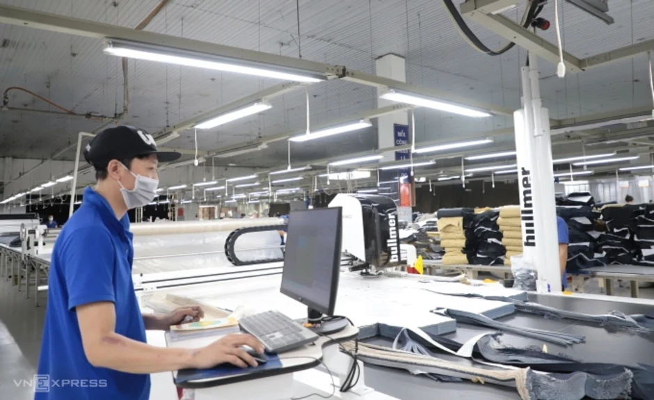 Nhà máy 'chạy đua' hút công nhân Nhà máy 'chạy đua' hút công nhân