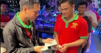 Nhân viên trúng số độc đắc rồi xin nghỉ, chủ rầu rĩ không kịp tuyển người