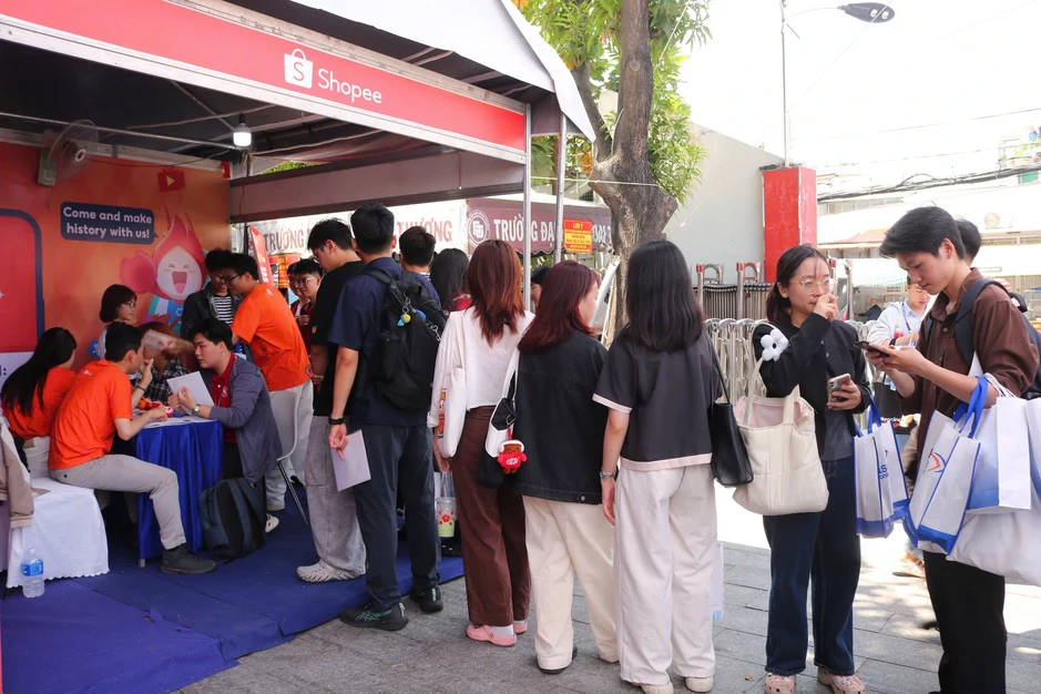 Nhiều công việc tuyển dụng có thu nhập từ 12 - 25 triệu đồng/tháng Nhiều công việc tuyển dụng có thu nhập từ 12 - 25 triệu đồng/tháng