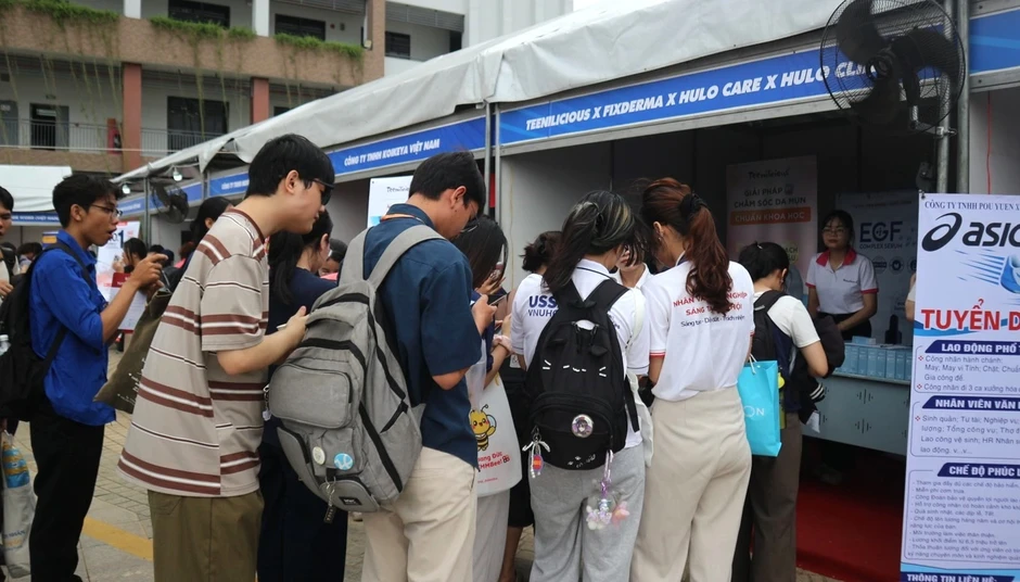 Nhiều việc làm đang cần tuyển gấp, mức lương khởi điểm từ 10-18 triệu đồng/tháng Nhiều việc làm đang cần tuyển gấp, mức lương khởi điểm từ 10-18 triệu đồng/tháng