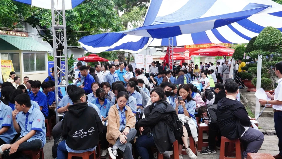 Nhiều việc làm lương cao chờ người lao động, có vị trí 30 triệu đồng/tháng Nhiều việc làm lương cao chờ người lao động, có vị trí 30 triệu đồng/tháng