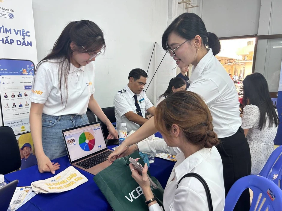 Nhiều việc làm lương cao, có vị trí 30 triệu đồng/ tháng đang cần tuyển gấp