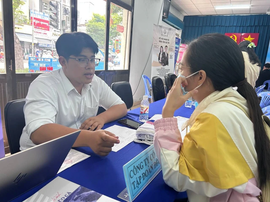 Nhiều việc làm lương cao, có vị trí 30 triệu đồng/ tháng đang cần tuyển gấp