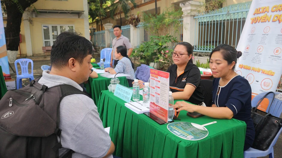 Nhiều việc làm lương cao, có vị trí 41 triệu đồng/tháng cần tuyển gấp Nhiều việc làm lương cao, có vị trí 41 triệu đồng/tháng cần tuyển gấp