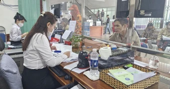 Nhờ cán bộ nhân sự của công ty làm bảo hiểm thất nghiệp được không?