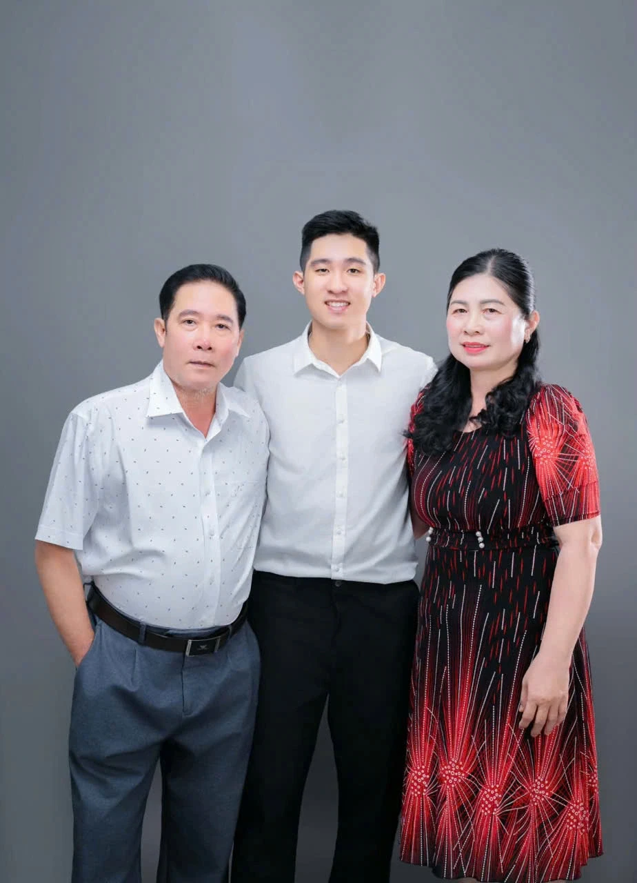 Nước mắt nam lao động ngày sang Nhật với lời hẹn ước "2 năm con sẽ về" Nước mắt nam lao động ngày sang Nhật với lời hẹn ước "2 năm con sẽ về"