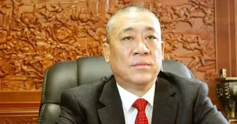 Ông chủ gây sốc khi sa thải nhân viên xấu hổ về ngoại hình của mẹ ruột