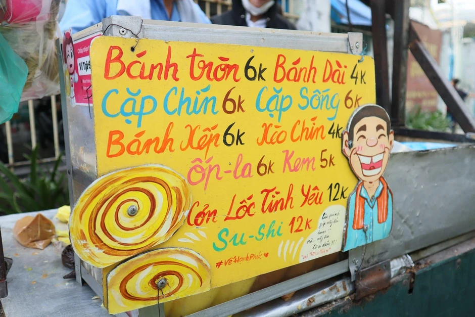 Ông chủ xe bánh rán "hài hước nhưng tim đầy vết xước” gây bão mạng Ông chủ xe bánh rán "hài hước nhưng tim đầy vết xước” gây bão mạng