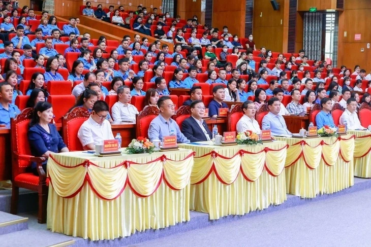 Phản hồi về kiến nghị giảm tuổi nghỉ hưu, tăng lương của công nhân
