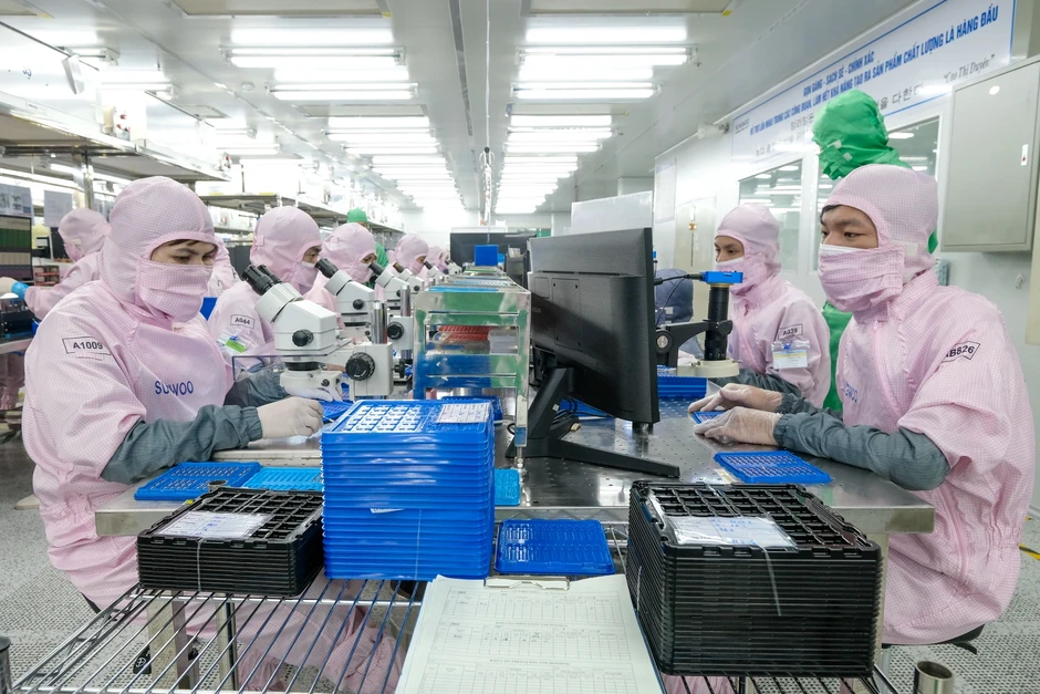 Phương án tăng lương tối thiểu 7,8% từ 2027: Áp lực nằm ở đâu? Phương án tăng lương tối thiểu 7,8% từ 2027: Áp lực nằm ở đâu?