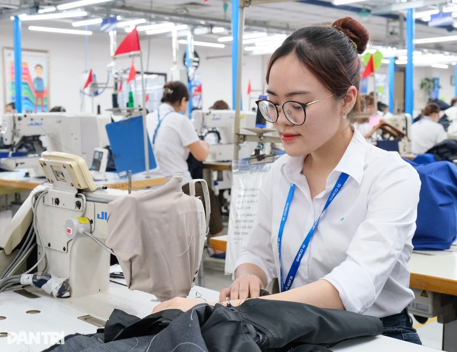 Phương án tăng lương tối thiểu 7,8% từ 2027: Áp lực nằm ở đâu? Phương án tăng lương tối thiểu 7,8% từ 2027: Áp lực nằm ở đâu?