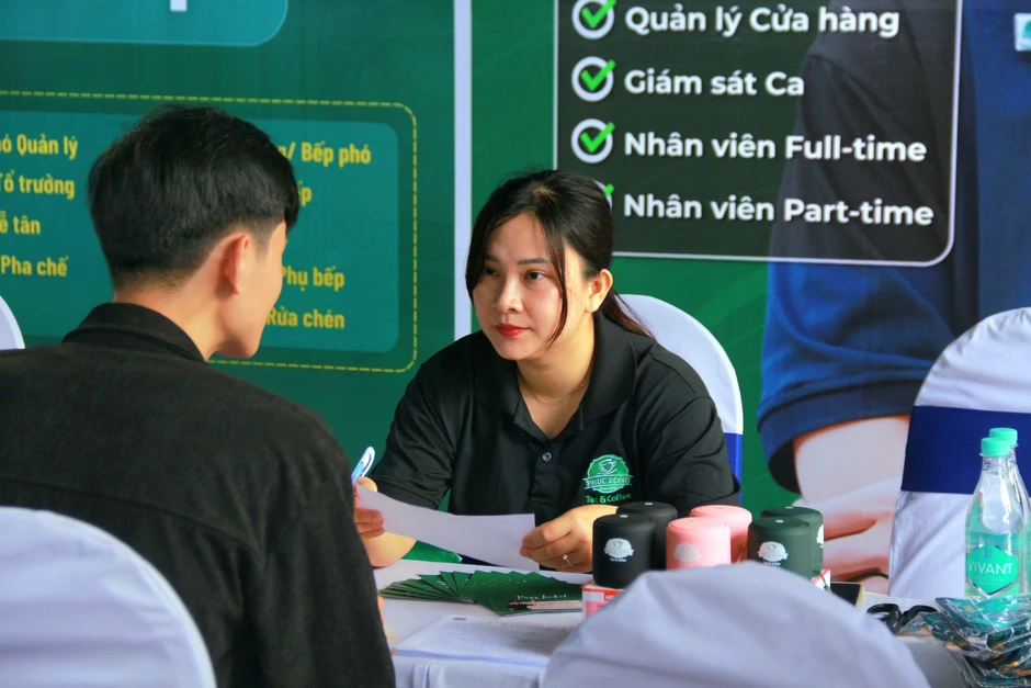 Ra trường chọn việc làm lương cao hay làm đúng ngành? Ra trường chọn việc làm lương cao hay làm đúng ngành?