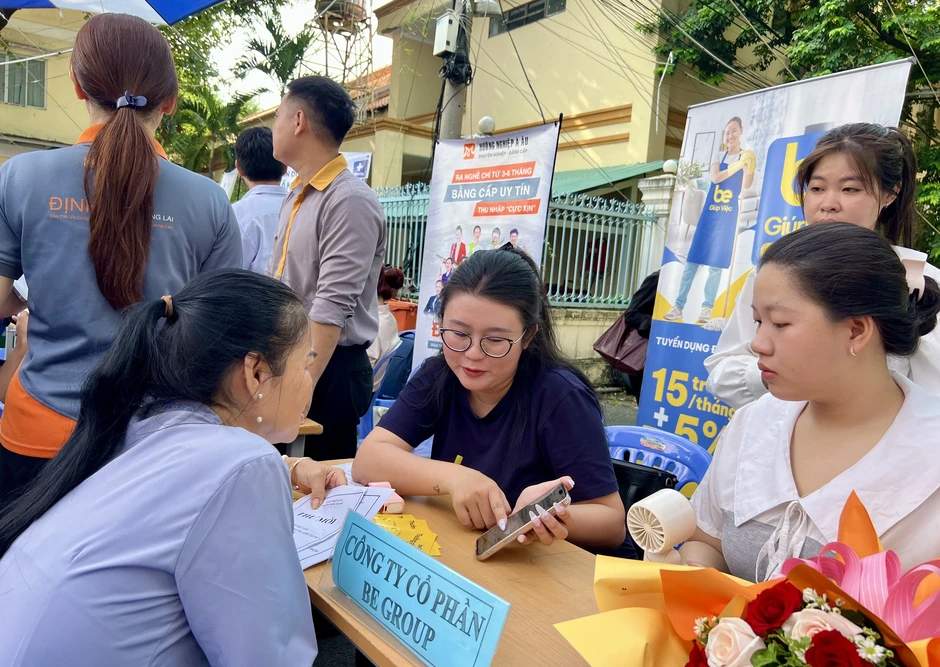 Ra trường chọn việc làm lương cao hay làm đúng ngành? Ra trường chọn việc làm lương cao hay làm đúng ngành?