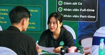 Ra trường chọn việc làm lương cao hay làm đúng ngành?