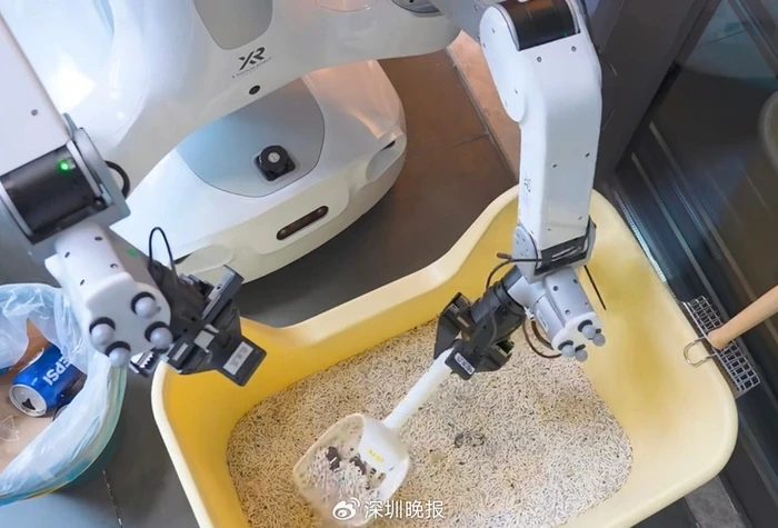 Robot giúp việc gia đình vừa vào việc đã nhận kín lịch ngay ngày đầu Robot giúp việc gia đình vừa vào việc đã nhận kín lịch ngay ngày đầu