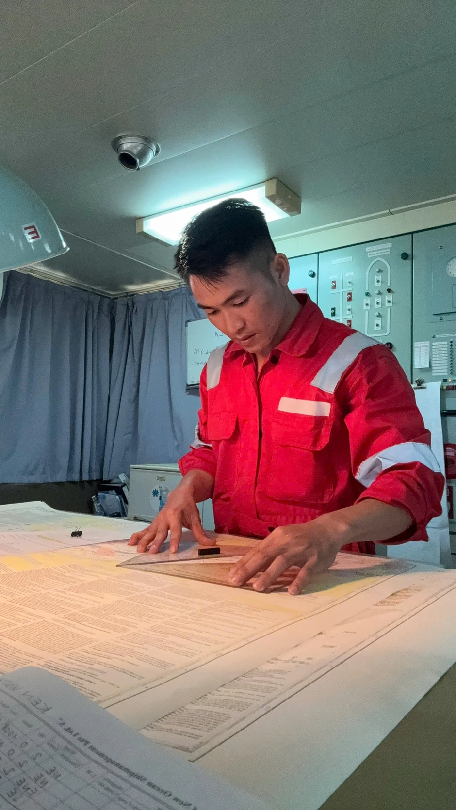 Sĩ quan tàu biển lương 67 triệu đồng, giữa biển không biết "tiền để làm gì" Sĩ quan tàu biển lương 67 triệu đồng, giữa biển không biết "tiền để làm gì"