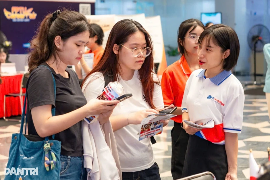 Sinh viên công nghệ ra trường "đương đầu" thử thách AI Sinh viên công nghệ ra trường "đương đầu" thử thách AI