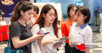 Sinh viên công nghệ ra trường "đương đầu" thử thách AI