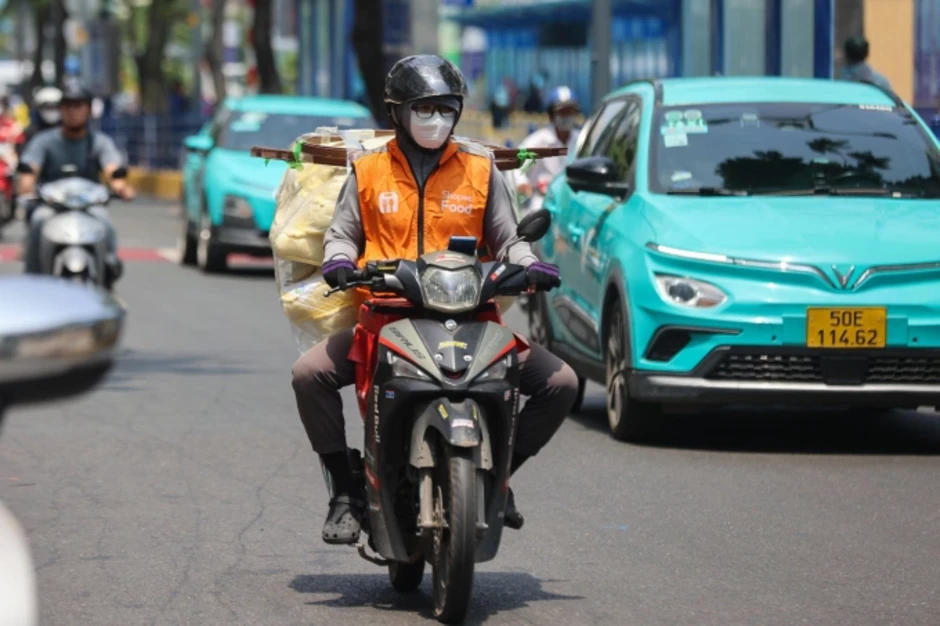 Tài xế công nghệ lo 'giảm thu nhập' nếu nền tảng không cùng đóng BHXH Tài xế công nghệ lo 'giảm thu nhập' nếu nền tảng không cùng đóng BHXH