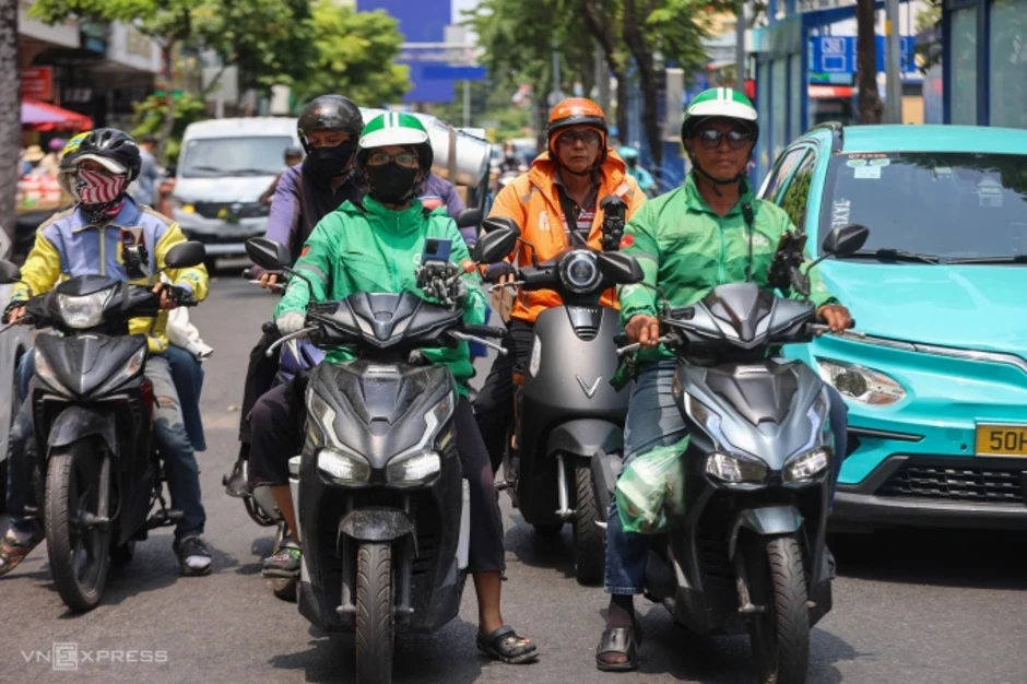 Tài xế công nghệ lo 'không kham nổi' nếu nền tảng không cùng đóng BHXH Tài xế công nghệ lo 'không kham nổi' nếu nền tảng không cùng đóng BHXH