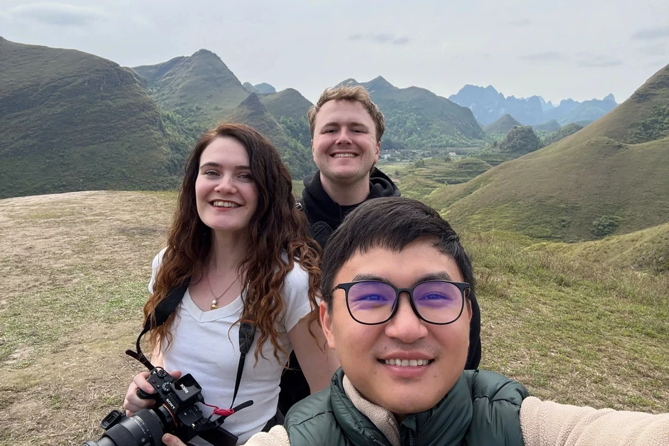 Tài xế "triệu view" nói tiếng Anh như gió, rap cực chất cùng khách Tây Tài xế "triệu view" nói tiếng Anh như gió, rap cực chất cùng khách Tây