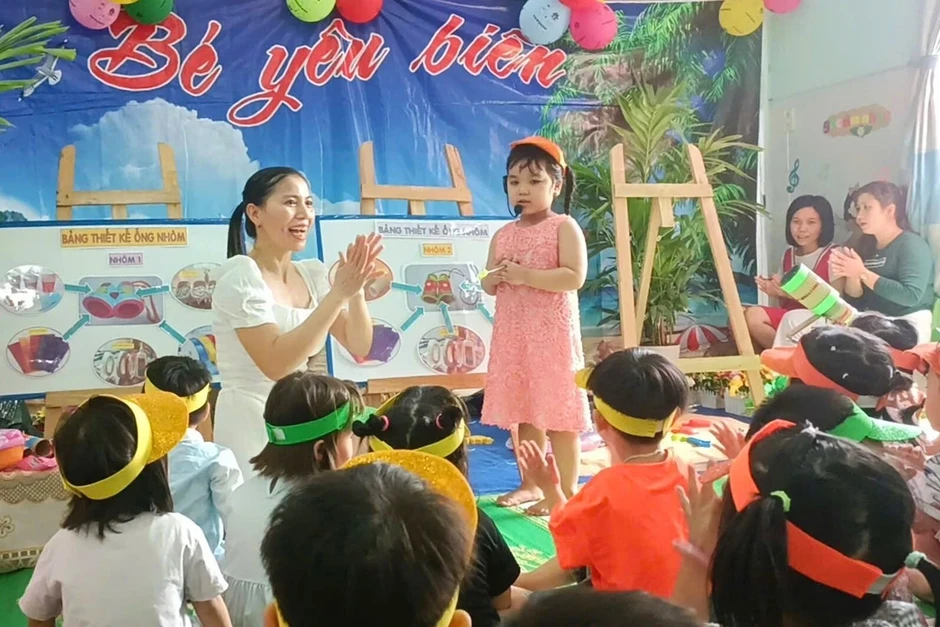 Tạm dừng tuyển dụng hơn 4.000 viên chức giáo dục Tạm dừng tuyển dụng hơn 4.000 viên chức giáo dục