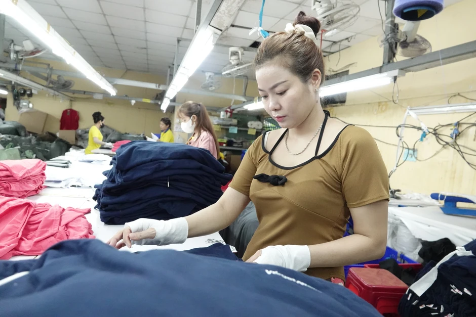 Tăng lương liên tục, nhiều người Việt vẫn thấy thu nhập chưa đủ sống Tăng lương liên tục, nhiều người Việt vẫn thấy thu nhập chưa đủ sống