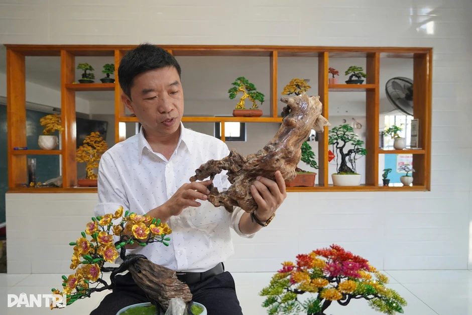 Thầy giáo làm bonsai bất tử, kiếm 10 triệu đồng/tháng từ nghề tay trái Thầy giáo làm bonsai bất tử, kiếm 10 triệu đồng/tháng từ nghề tay trái