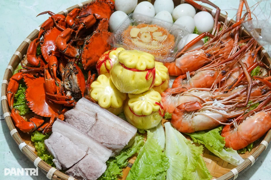 Tiểu thương đêm chỉ ngủ 2 tiếng để kiếm chục triệu đồng ngày vía Thần Tài Tiểu thương đêm chỉ ngủ 2 tiếng để kiếm chục triệu đồng ngày vía Thần Tài
