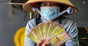 Tờ vé số 10.000 đồng nuôi sống bao nhiêu người?