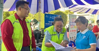 TP.HCM dư lao động trình độ đại học, thiếu công nhân kỹ thuật không bằng cấp