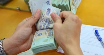 Từ ngày 10/9, công ty trả lương trễ phải trả thêm tiền lãi cho nhân viên