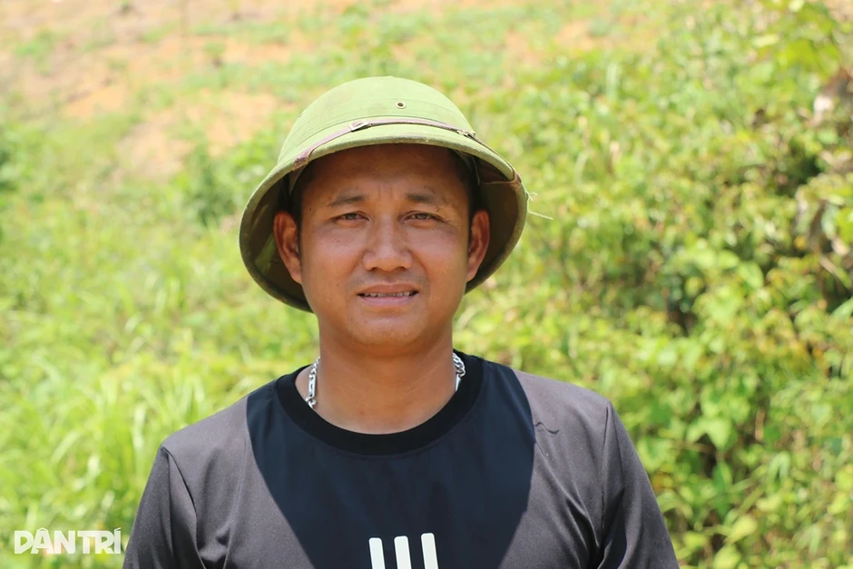 Tỷ phú trồng rừng lót bạt dọc khe nước nuôi con thân mềm, chân bụng